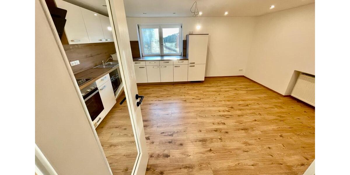 Hochparterre Arnbruck - 5.5 Zimmer, 250 m&sup2;, 1.190&euro; | Angebot:24024657