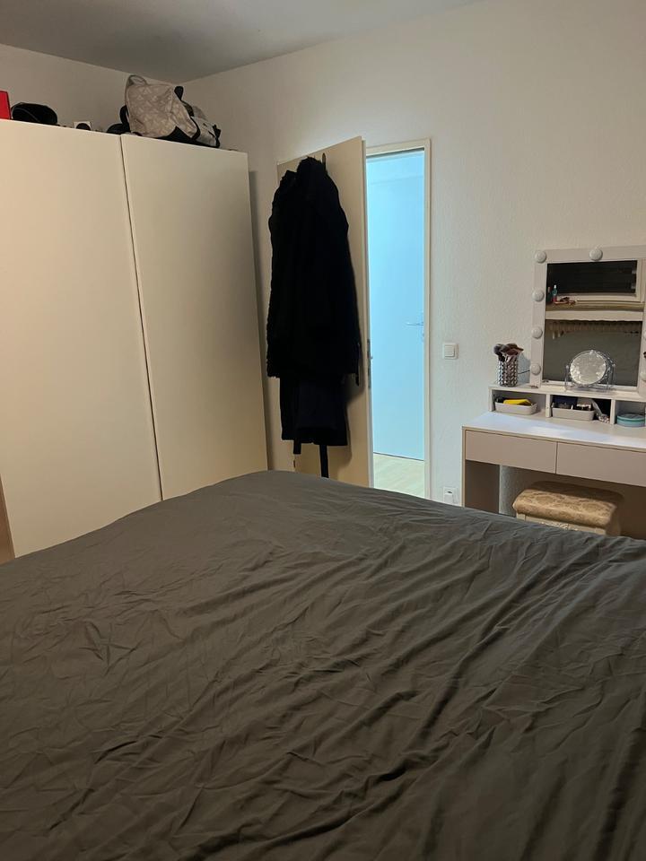 Helle 2 Zimmerwohnung mit Balkon zimmer