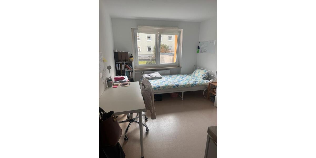 Hochparterre Würzburg Sanderau - 1 Zimmer, 17 m&sup2;, 435&euro; | Angebot:25149766