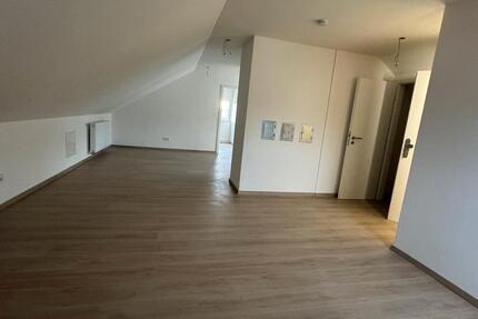 65 qm, 3-Zimmer DG-Wohnung, Nähe Airbus, Zott, Donauwörth zimmer