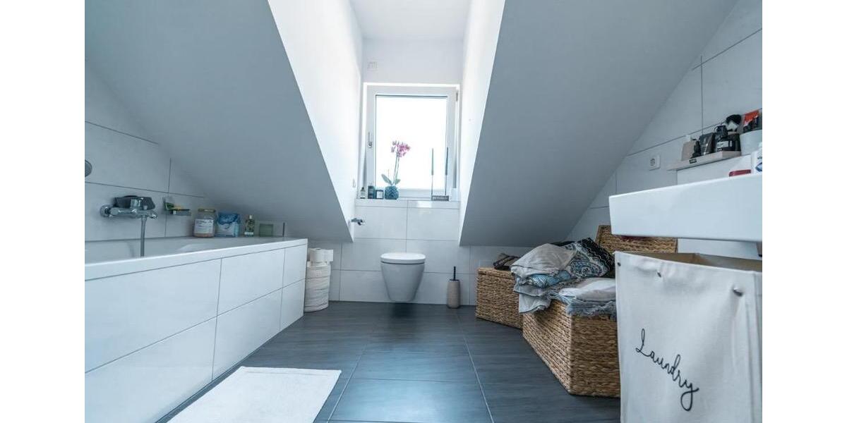 Dachgeschoßwohnung Forstinning - 2.5 Zimmer, 75 m&sup2;, 1.380&euro; | Angebot:24725387