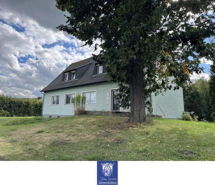 Individuelle Dachwohnung mit EBK, Laminat und Wannenbad! Grüne Umgebung! 2 zimmer