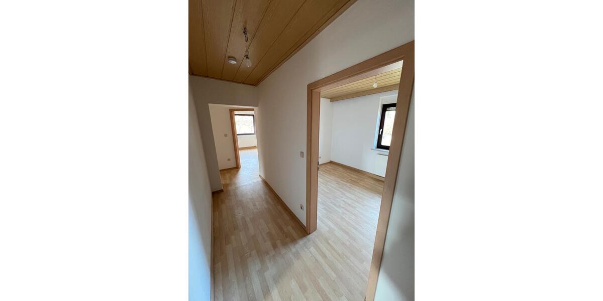 Etagenwohnung Schwandorf - 4 Zimmer, 100 m&sup2;, 920&euro; | Angebot:24867403