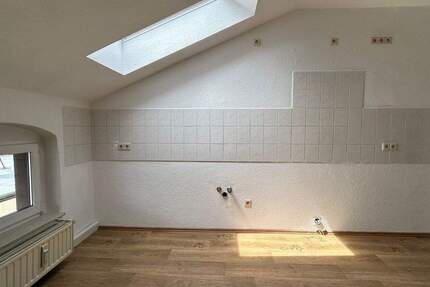 gemütliche, kleine 3,5-Raum-Wohnung im DG mit Garten 2 zimmer