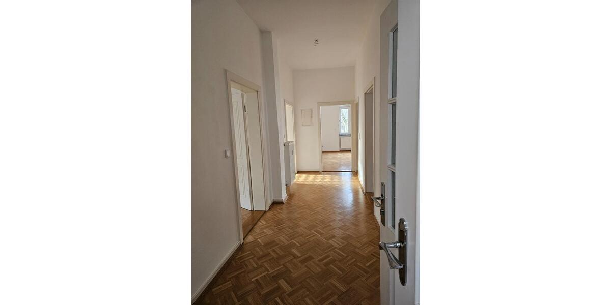 Großzügige 5-Zimmer-Wohnung in sehr guter Lage 5 zimmer