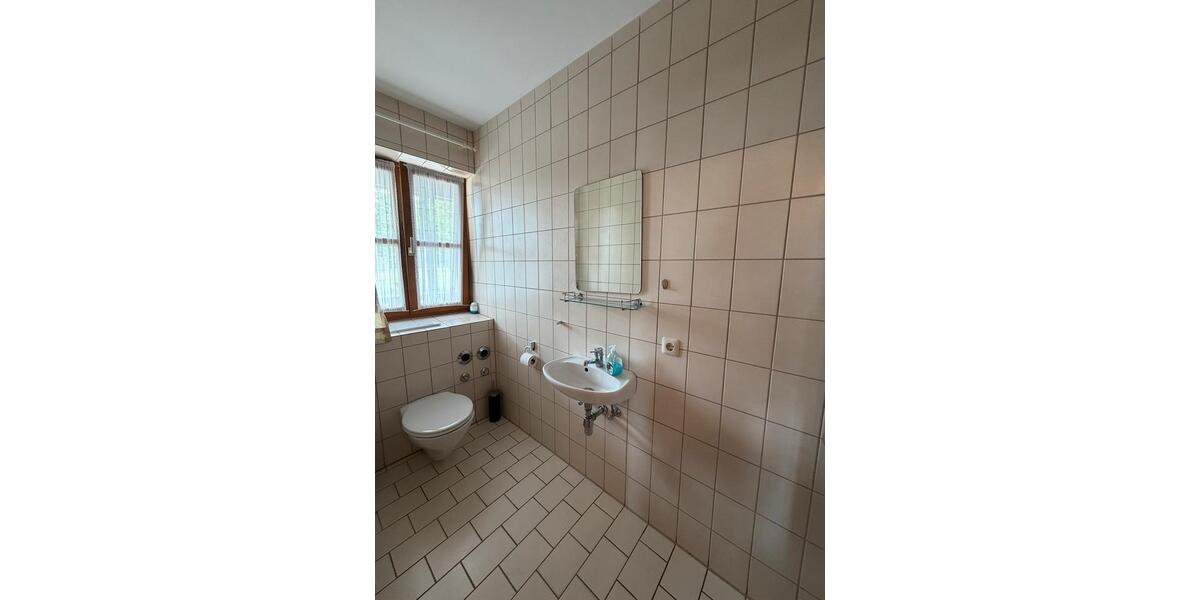 Etagenwohnung Erdweg - 1 Zimmer, 60 m&sup2;, 1.500&euro; | Angebot:26538658