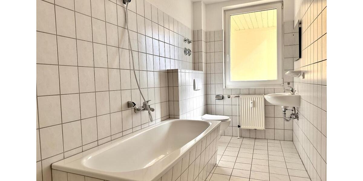 Dachgeschoßwohnung Magdeburg - 3 Zimmer, 76 m&sup2;, 420&euro; | Angebot:26465398