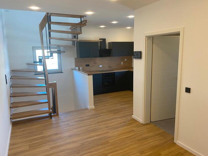 NeubauWohnung über 3 Etagen - perfekt für Singles und Paare.