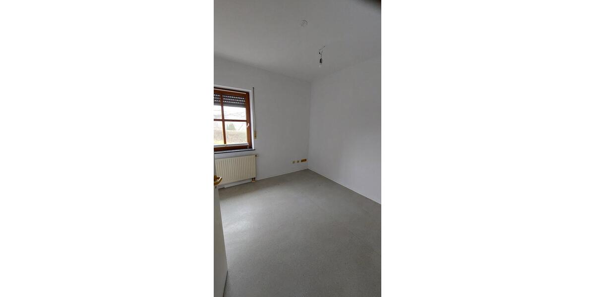 Großzügige 7-Zimmer Wohnung mit 2 Bädern & 3 PKW Stellplätzen 7 zimmer