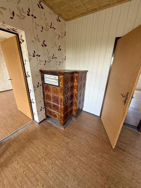 schöne 2-Raum Wohnung mit Balkon für Selbstrenovierer