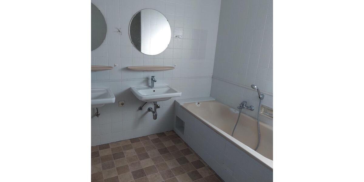 Etagenwohnung Flensburg - 5 Zimmer, 100 m&sup2;, 1.100&euro; | Angebot:25841223