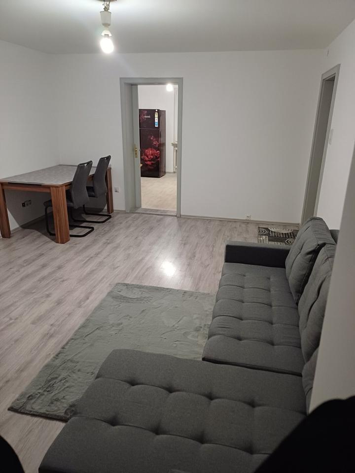 1 Zimmer verfügbar in 3 Zimmer Wohnung