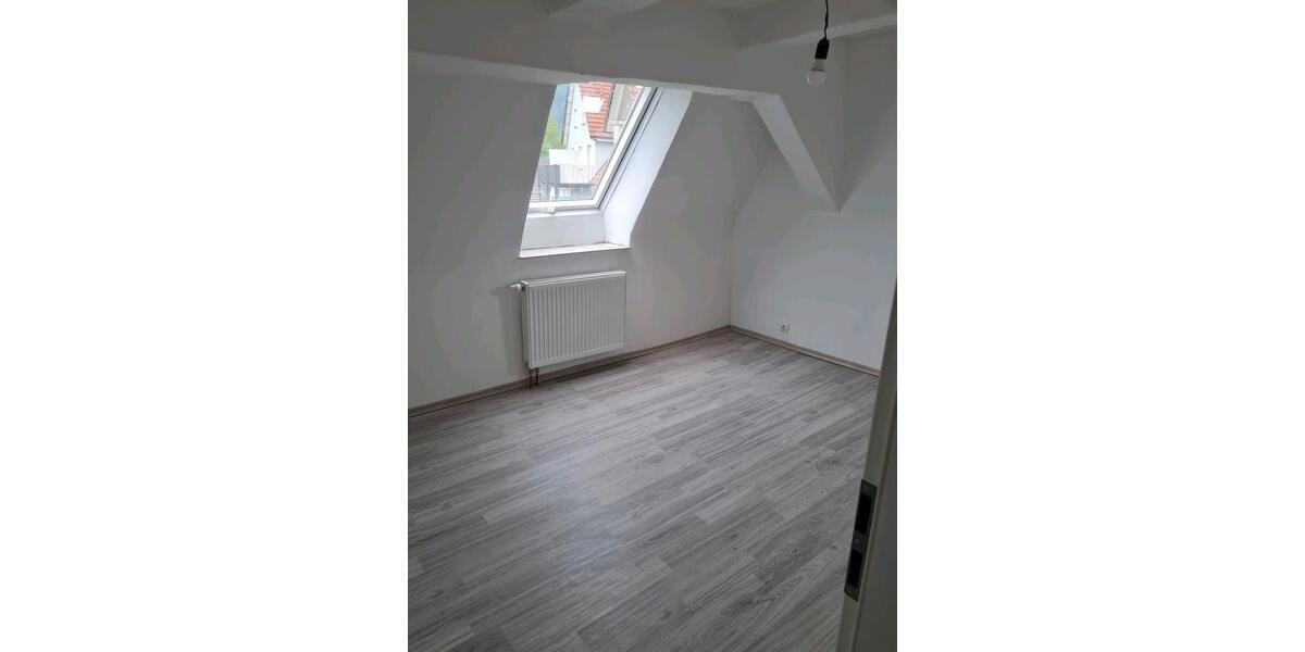 Dachgeschoßwohnung Tuttlingen - 4 Zimmer, 100 m&sup2;, 700&euro; | Angebot:25216182