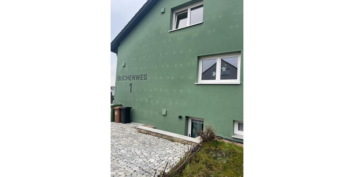 Helle Dachgeschoss Wohnung zu vermieten 2.5 zimmer