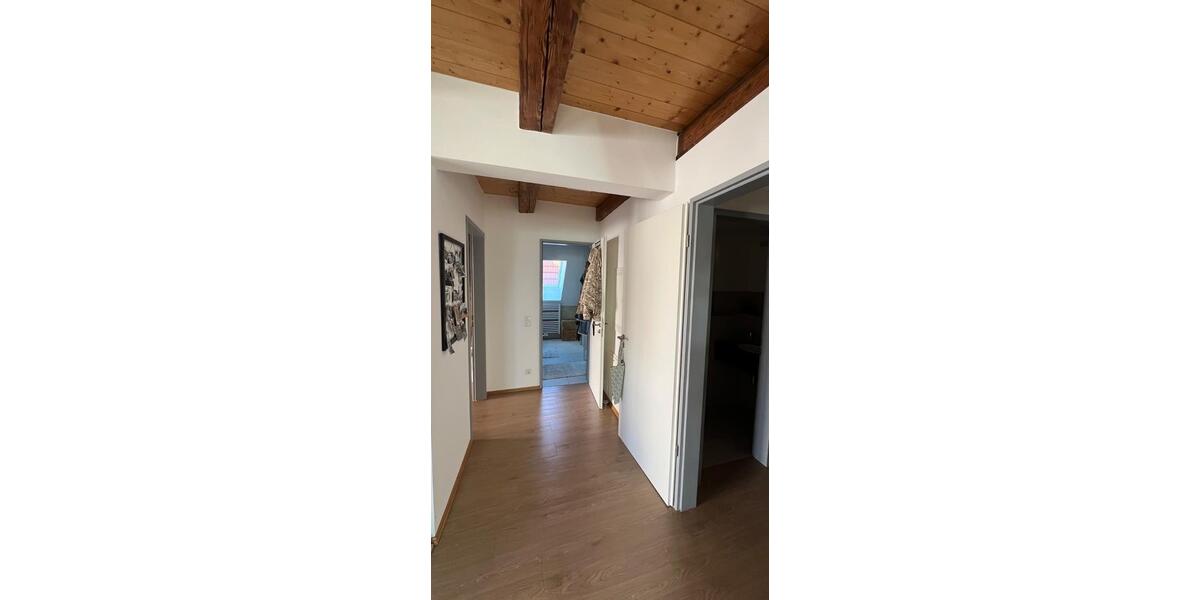 Dachgeschoßwohnung Landshut - 4 Zimmer, 100 m&sup2;, 1.490&euro; | Angebot:25124435