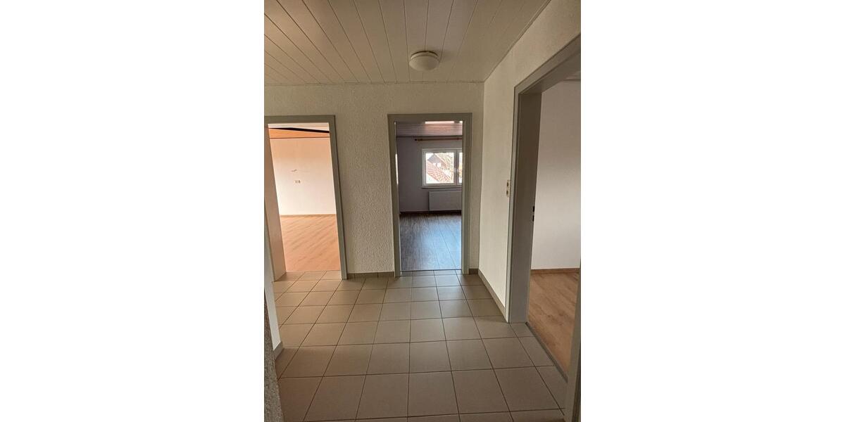 Etagenwohnung Absberg - 5 Zimmer, 106 m&sup2;, 840&euro; | Angebot:26040551