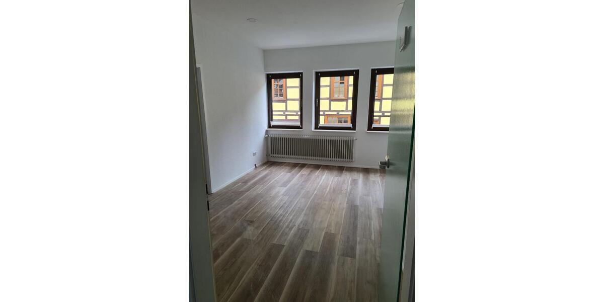 Etagenwohnung Wolfhagen - 7 Zimmer, 175 m&sup2;, 1.100&euro; | Angebot:26692929