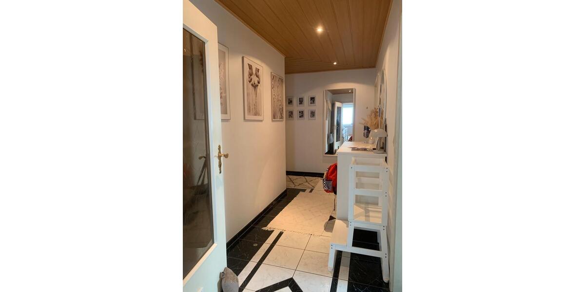 Dachgeschoßwohnung Lage - 3 Zimmer, 72 m&sup2;, 977&euro; | Angebot:24646958