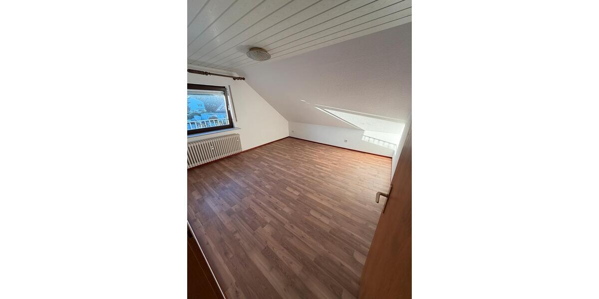 Dachgeschoßwohnung Weilburg - 4 Zimmer, 90 m&sup2;, 780&euro; | Angebot:26623480