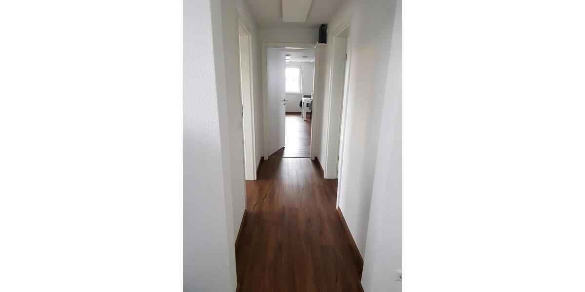 Dachgeschoßwohnung Nürtingen - 3 Zimmer, 80 m&sup2;, 1.000&euro; | Angebot:26578990