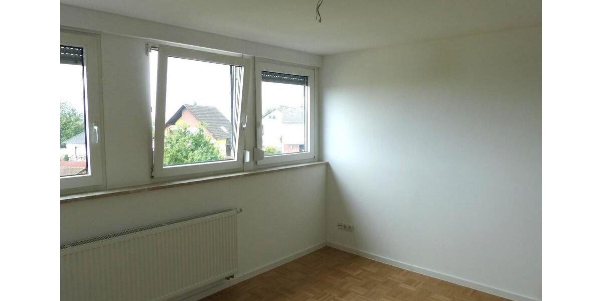 Helle, modernisierte 3-Zimmer Wohnung im DG mit Garage 3 zimmer