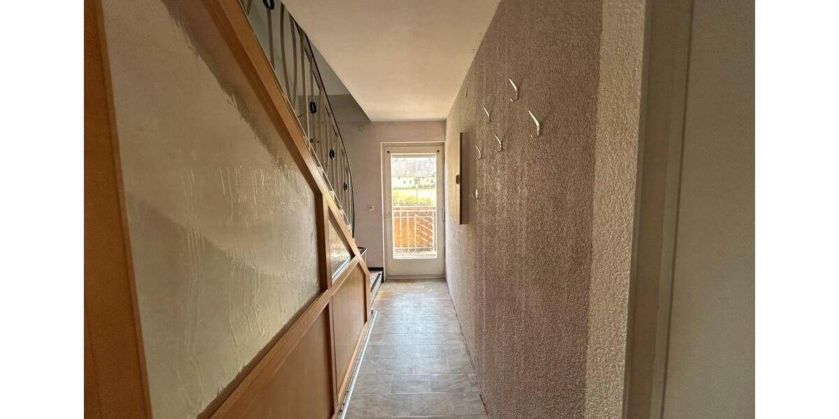 Dachgeschoßwohnung Mitteleschenbach - 3 Zimmer, 85 m&sup2;, 600&euro; | Angebot:26700379