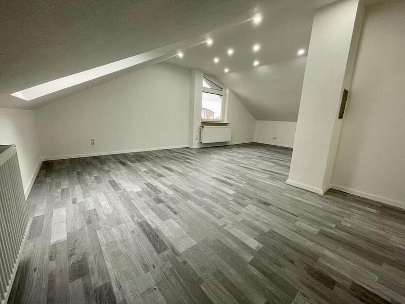 2,5-Zimmer-DG Wohnung in Wetzgau - EBK - renoviert - Ruhig