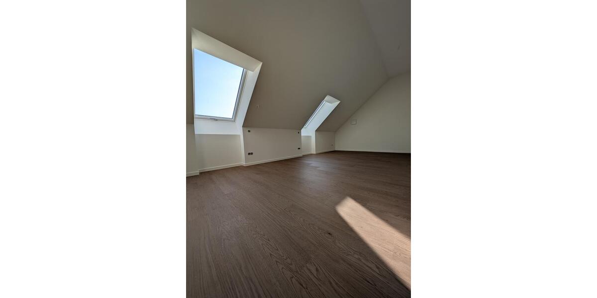 Dachgeschoßwohnung Güstrow - 4 Zimmer, 122 m&sup2;, 1.652&euro; | Angebot:25214616