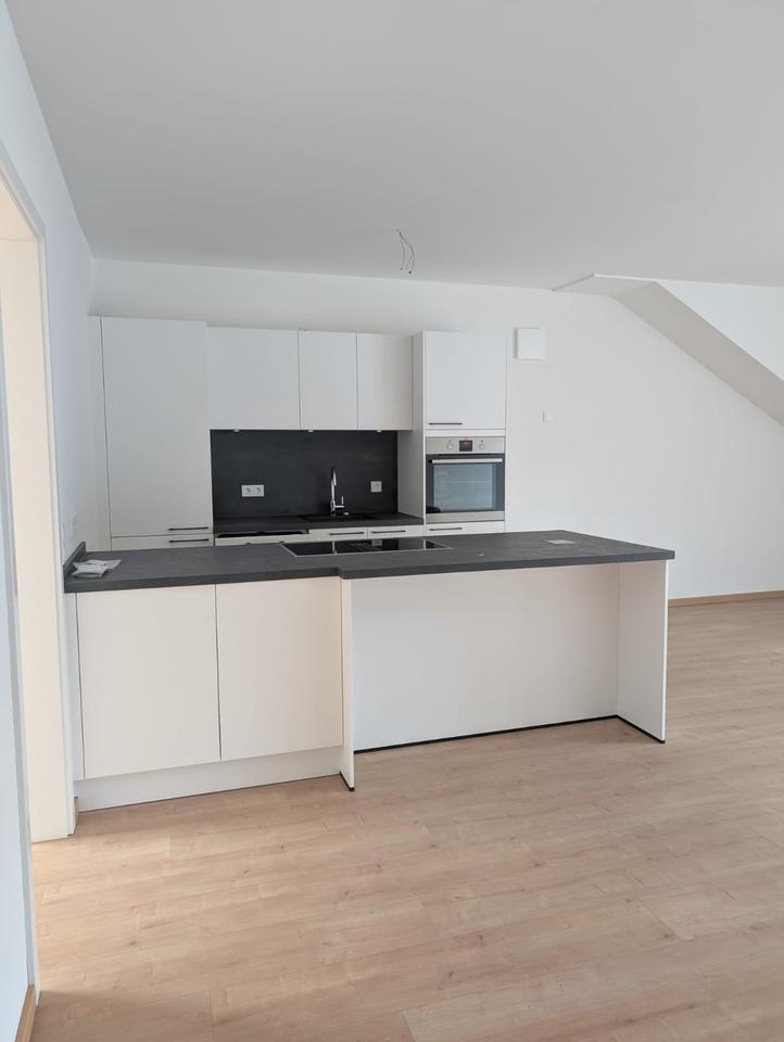 Erstbezug: Stilvolle NeubauWohnung mit großer Terrasse, Einbauküche und Stellplatz