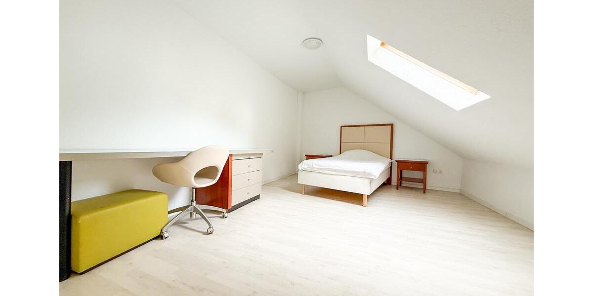 Wohnen auf Zeit Werdohl - 8 Zimmer, 180 m&sup2;, 12&euro; | Angebot:26127807