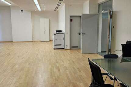 Büro in Freiburg 2.600 € 203.22 m² zimmer
