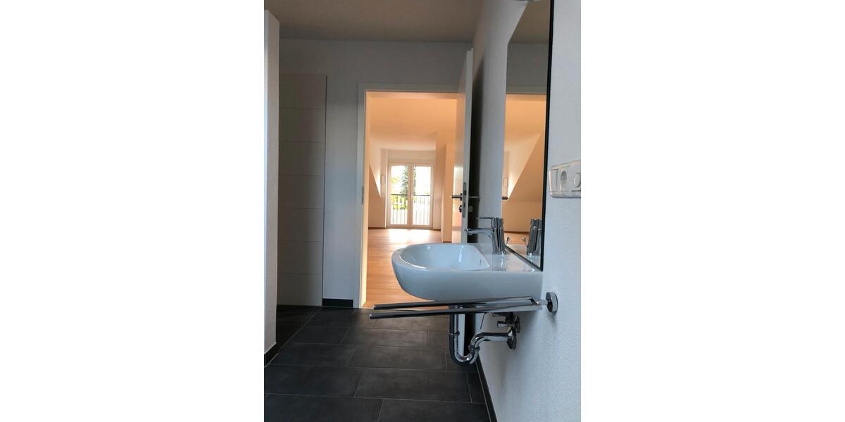 Dachgeschoßwohnung Arnstorf - 3 Zimmer, 70 m&sup2;, 670&euro; | Angebot:25860480