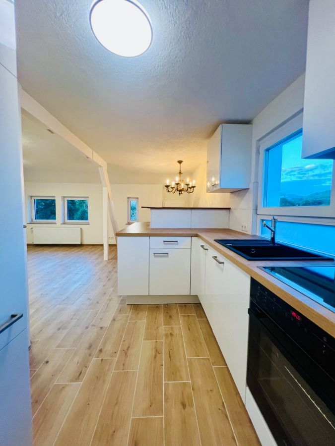 Nagelneue 5 Zi MaisonettWohnung mit Charme u. Garten