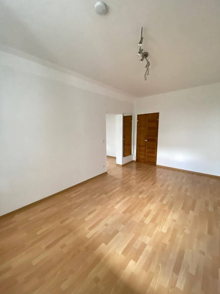 Renovierte 2-ZKB Single Wohnung mit EBK und Terrasse