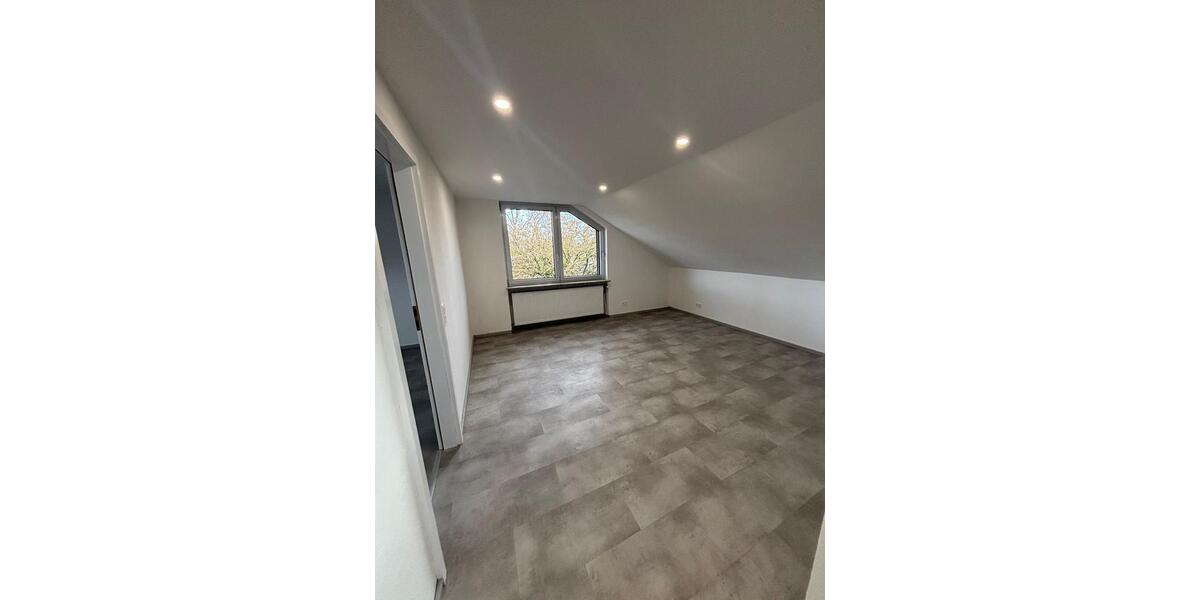 Dachgeschoßwohnung Sankt Ingbert - 2 Zimmer, 60 m&sup2;, 600&euro; | Angebot:24953980