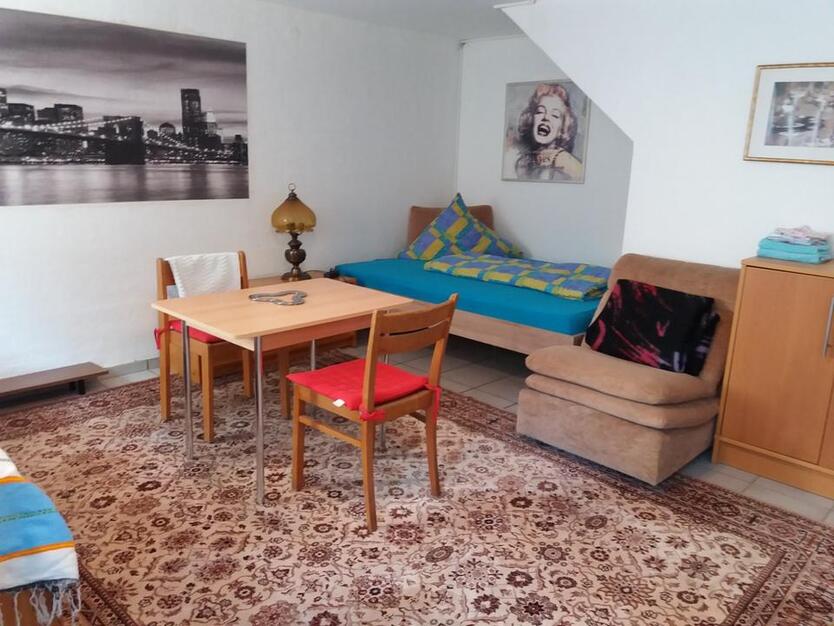 Lichtdurchflutetes Apartment 1 Person 25,-Tag Würzburg-Höchberg zimmer
