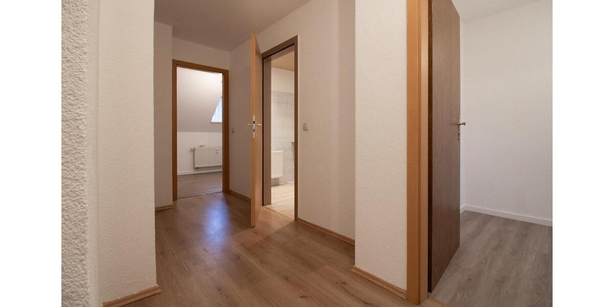 Dachgeschoßwohnung Reichenbach im Vogtland - 4 Zimmer, 77 m&sup2;, 420&euro; | Angebot:24591201