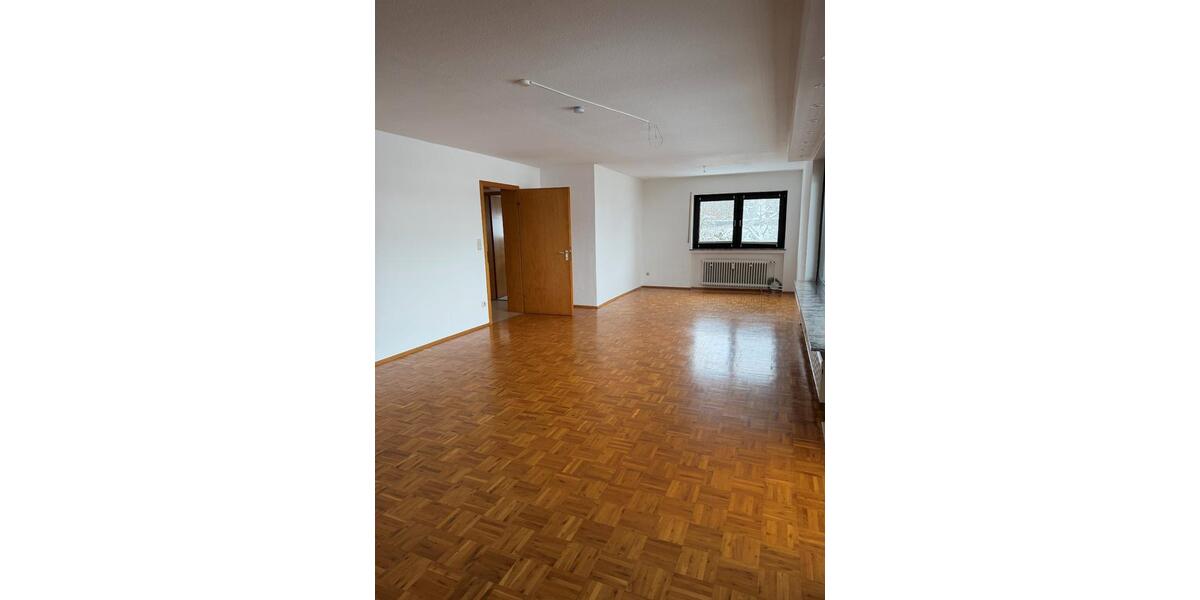 Etagenwohnung Stadtallendorf - 4 Zimmer, 122 m&sup2;, 915&euro; | Angebot:26248558