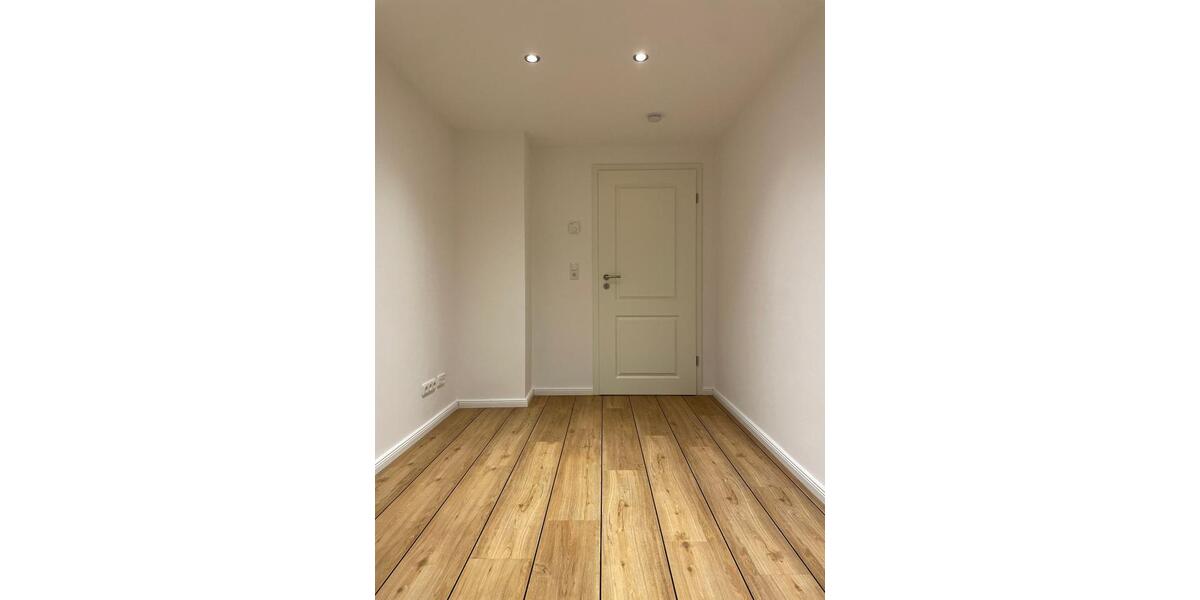 4 Zimmer | Souterrain | Terrasse | Fußbodenheizung | Dusche und Wanne | Stellplatz mgl. 4 zimmer