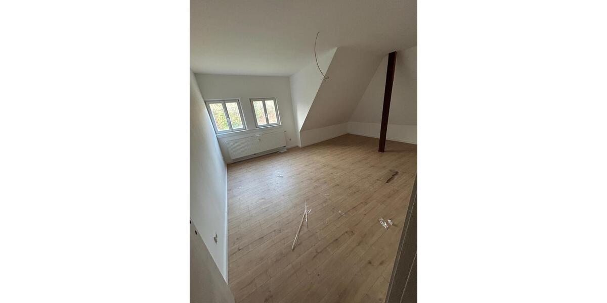 Dachgeschoßwohnung Saarbrücken Malstatt - 4 Zimmer, 135 m&sup2;, 900&euro; | Angebot:24611926