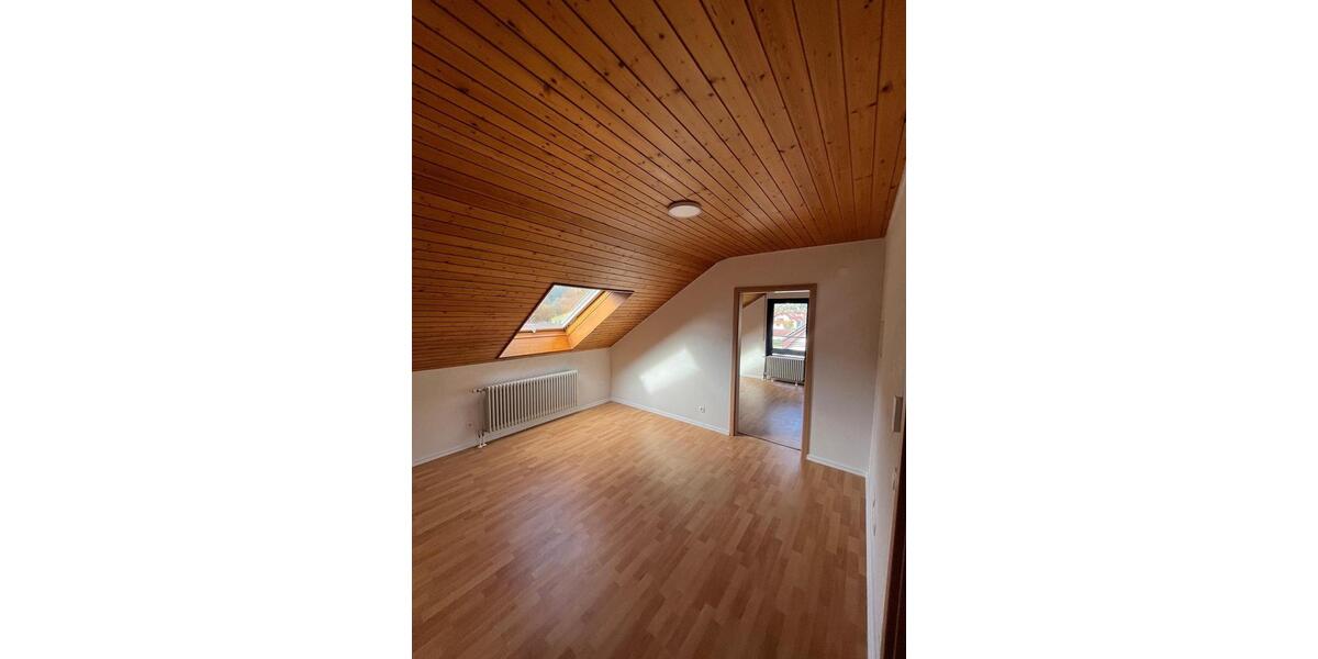 Dachgeschoßwohnung Lahr (Schwarzwald) - 4 Zimmer, 110 m&sup2;, 1.200&euro; | Angebot:24830892