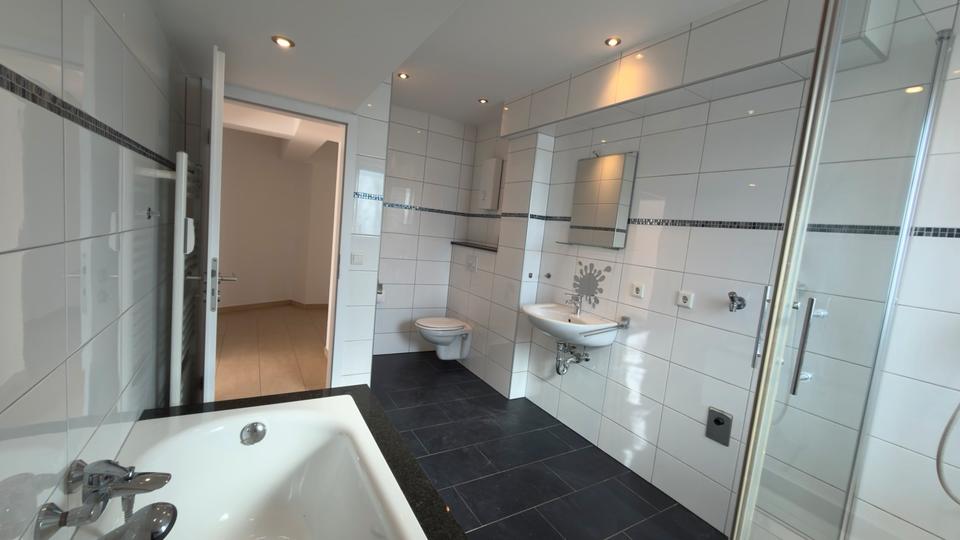 Etagenwohnung Düsseldorf Pempelfort - 3 Zimmer, 93 m&sup2;, 1.440&euro; | Angebot:26663995