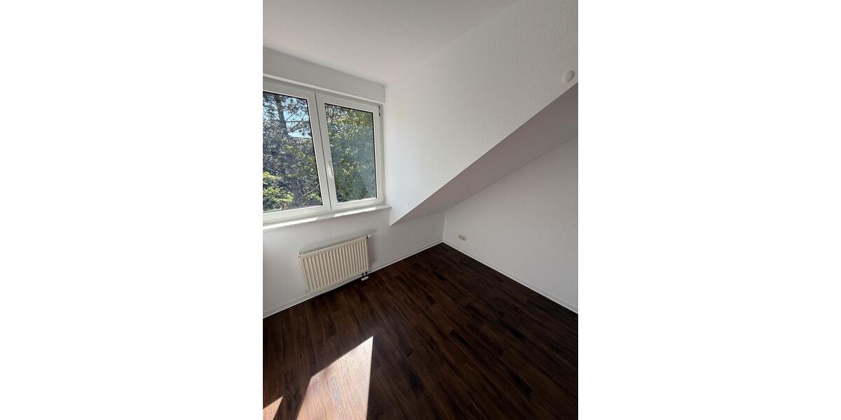 Dachgeschoßwohnung Borna - 3 Zimmer, 50 m&sup2;, 320&euro; | Angebot:26562163