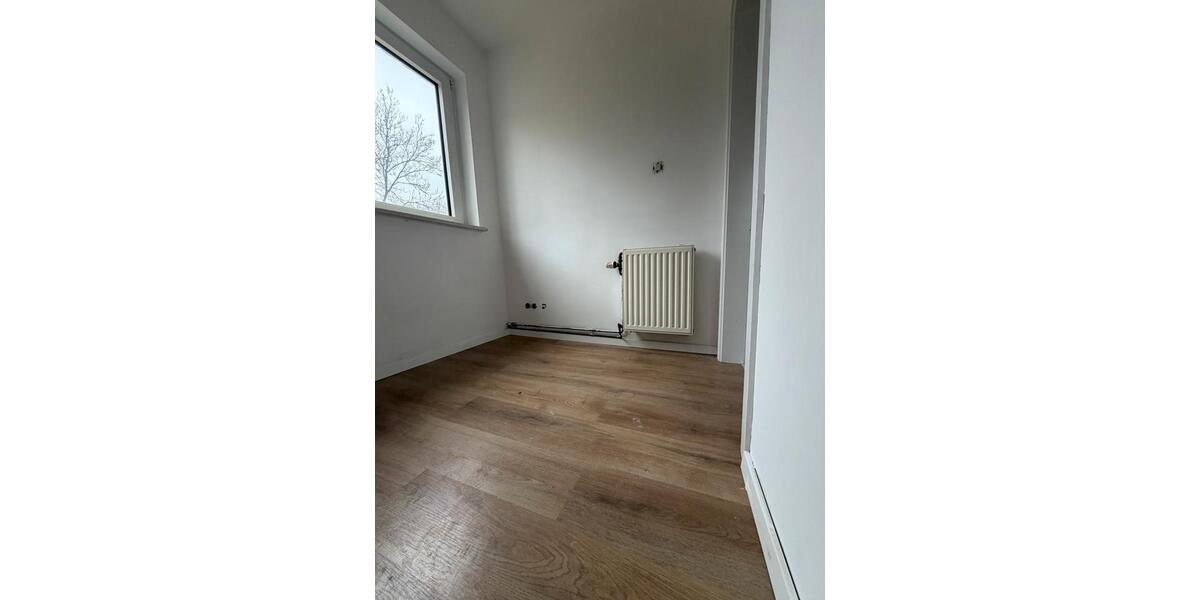 Einfamilienhaus Nordenham - 3.5 Zimmer, 90 m&sup2;, 900&euro; | Angebot:25892934