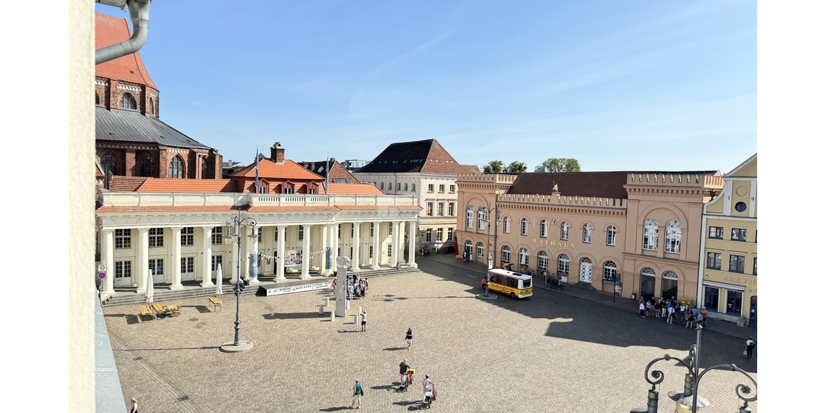 Wohnen mit Weltkulturerbe: 2-Zimmer-Wohnung mit Balkon, Fahrstuhl & Ausblick - Etagenwohnung Schwerin Altstadt | Angebot:26614880