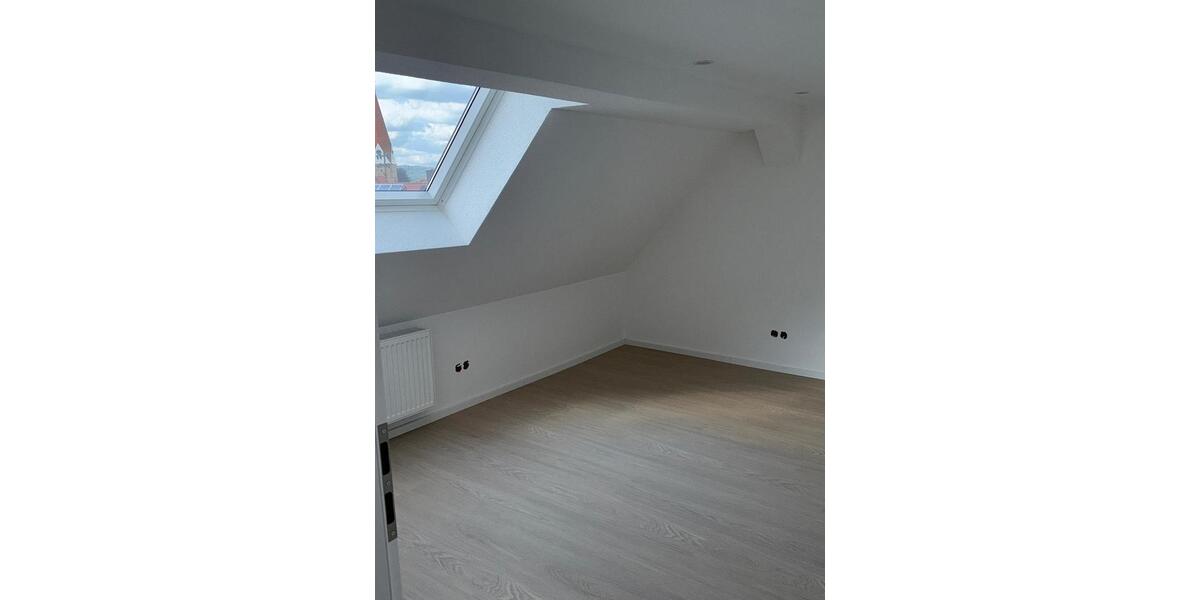 Dachgeschoßwohnung Gingen an der Fils - 4 Zimmer, 200 m&sup2;, 1.700&euro; | Angebot:25725035