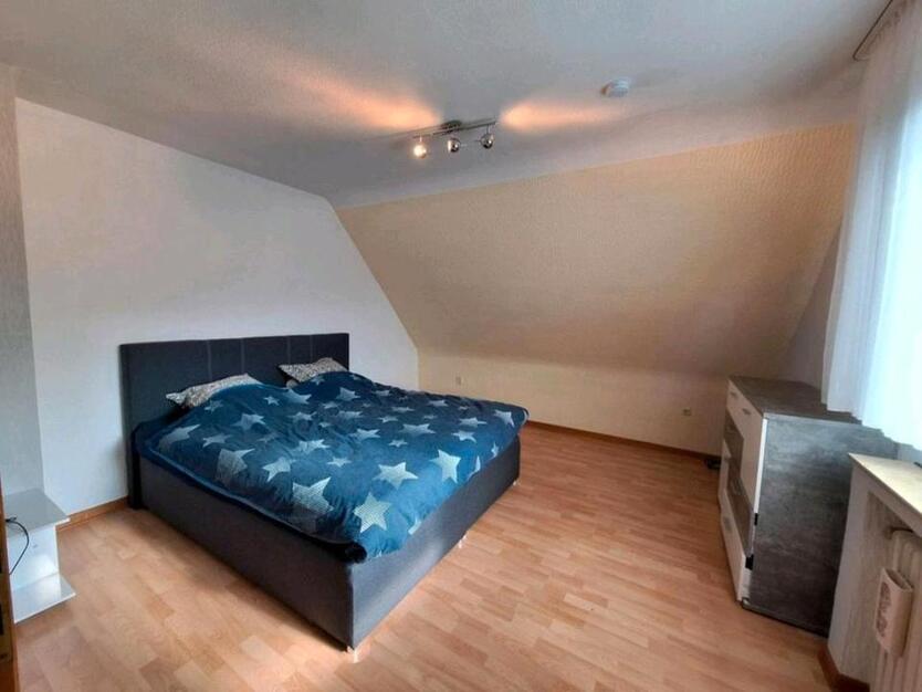 Helle 2-Zimmer-Wohnung mit Einbauküche zimmer