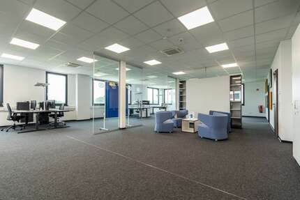 Büro in Großmehring 3.475 € 330.87 m² zimmer