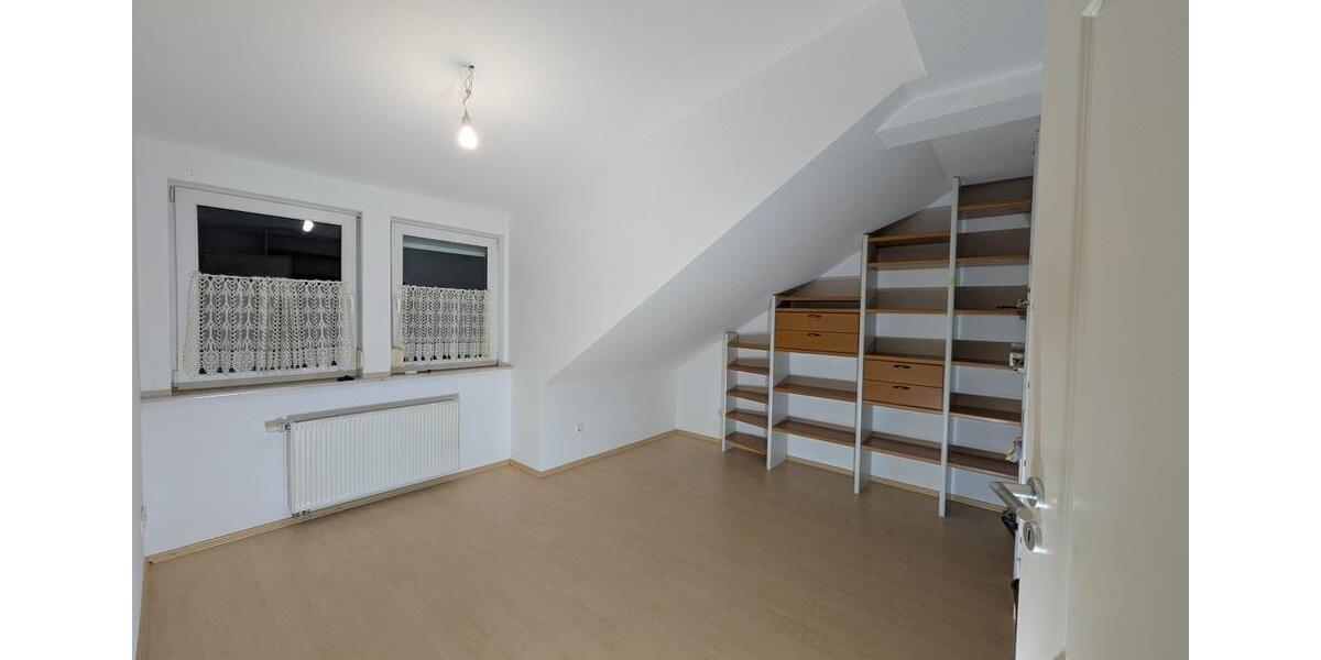 Dachgeschoßwohnung Neustadt an der Weinstraße - 4 Zimmer, 1.100&euro; | Angebot:23384660