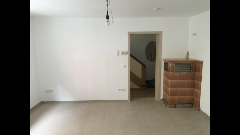 Erdgeschoßwohnung Gräfenthal - 1 Zimmer, 35 m&sup2;, 300&euro; | Angebot:21247614